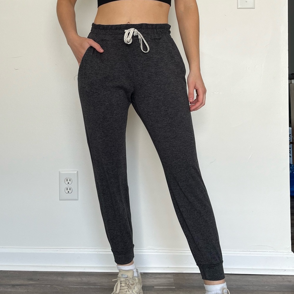 ❤️ Vuori Performance Jogger - women’s small gray athletic pants